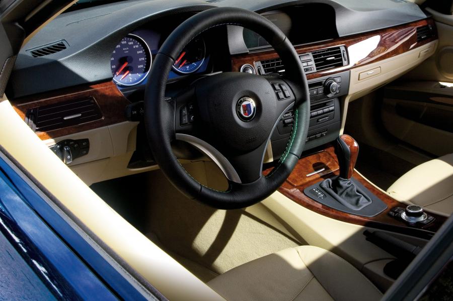 Интерьер Alpina B3 S Bi-Turbo Cabrio (E93) 2010 года  (фото 11 из 18)